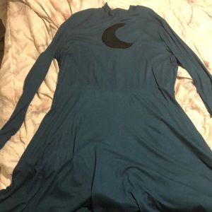 Green long sleeve moon cut out dress